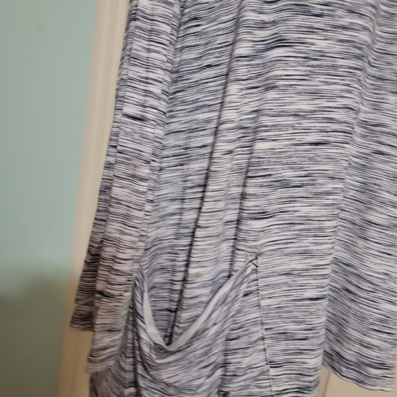 Grace Long Sleeve Workout Top with High/Low styling  - Size XLarge - Picture 6 of 14